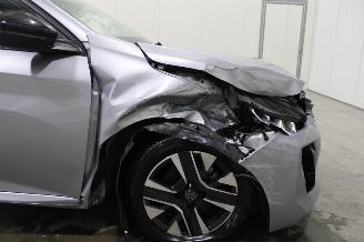 Peugeot 208  picture 6