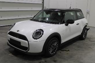 Vaurioauto  passenger cars Mini Cooper C 2024/9