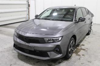 Vaurioauto  passenger cars Opel Astra  2025/4