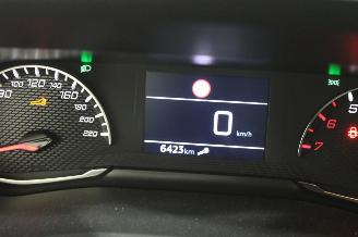 Peugeot 208  picture 12