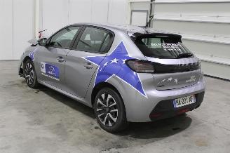 Peugeot 208  picture 4