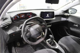 Peugeot 208  picture 10