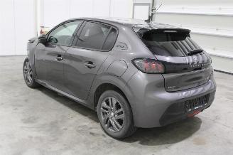 Peugeot 208  picture 4