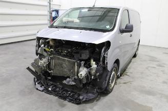Vaurioauto  passenger cars Peugeot Expert  2023/6