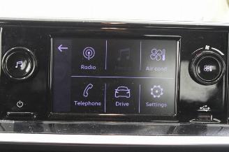 Peugeot 208  picture 13