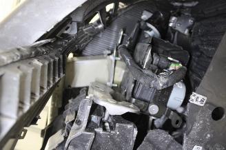 Peugeot 208  picture 18