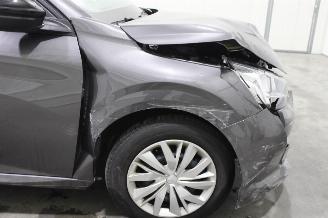 Peugeot 208  picture 7