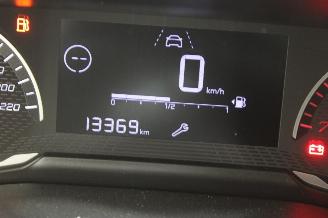 Peugeot 208  picture 12