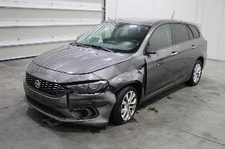 Vaurioauto  passenger cars Fiat Tipo  2020/11