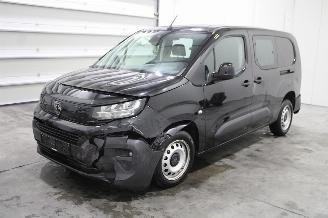 Vaurioauto  passenger cars Peugeot Partner  2025/6