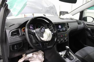 Volkswagen Golf  picture 9