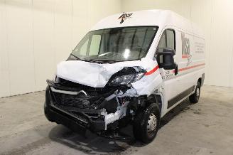 damaged passenger cars Citroën Jumper  2023/4