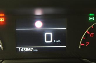 Peugeot 208  picture 12