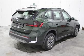 BMW iX1  picture 3