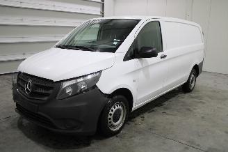 damaged passenger cars Mercedes Vito  2022/3