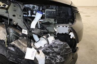Peugeot 208  picture 7