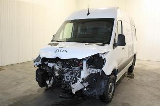 krockskadad bil auto Mercedes Sprinter  2024/12