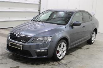 uszkodzony samochody osobowe Skoda Octavia  2015/6