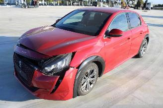 damaged passenger cars Peugeot 208  2021/12