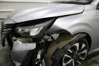 Peugeot 208  picture 5