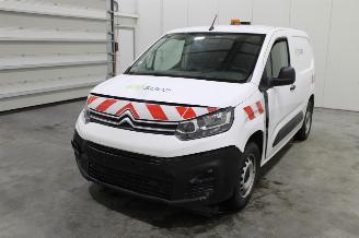 Vaurioauto  passenger cars Citroën Berlingo  2021/11