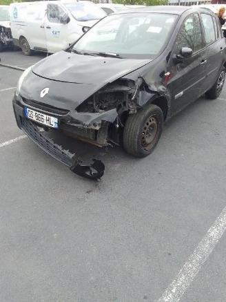 krockskadad bil auto Renault Clio  2012/3