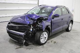 damaged passenger cars Volkswagen T-Roc  2020/2