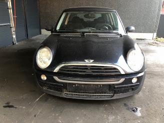 krockskadad bil auto Mini One R50/52  1364CC - 55KW - DIESEL 2005/4