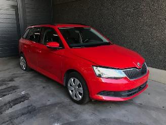Coche siniestrado Skoda Fabia Combi (NJ5) Combi 5-drs 2017 1.2 TSI 16V Greentech Combi/o  Benzine 1.197cc 66kW (90pk) FWD 2017/5