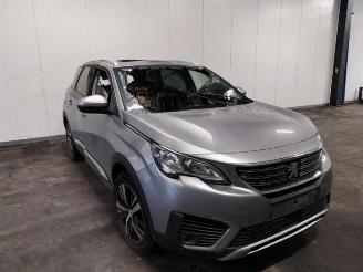 Voiture accidenté Peugeot 5008 5008 II (M4/MC/MJ/MR), MPV, 2016 1.6 BlueHDi 115 2017/6