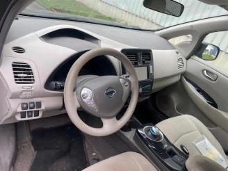 Nissan Leaf Leaf (ZE0), Hatchback, 2010 / 2017 Leaf picture 13