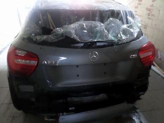 krockskadad bil motor Mercedes A-klasse 1500 diesel 2015/1