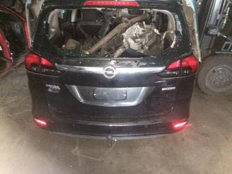 skadebil auto Opel Zafira 2.0 diesel 2013/1