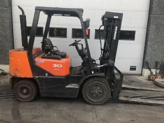 krockskadad bil auto Daewoo  DOOSAN 30GX 2012/1