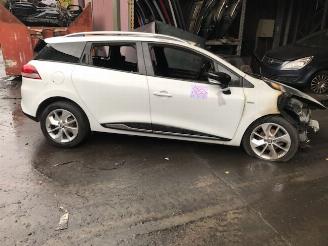 Vrakbiler auto Renault Clio Benzine - 6vit 2016/1