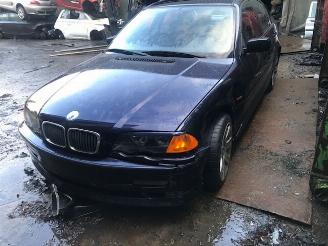 krockskadad bil auto BMW 3-serie 318I - 5VIT 1999/1