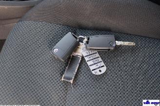 Volkswagen Caddy maxi COMBI 5 SEATS  N1 picture 6