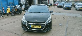Vaurioauto  passenger cars Peugeot 208  2016/5