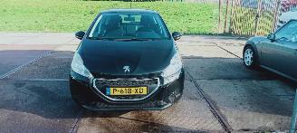 Schadeauto Peugeot 208  2015/5
