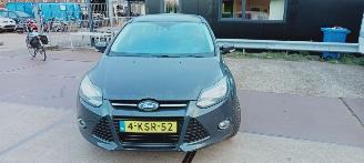 Vaurioauto  passenger cars Ford Focus  2013/7