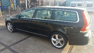 damaged passenger cars Volvo V-70  2013/5
