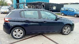 Peugeot 308 1.2 12V picture 2