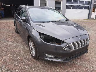 Coche accidentado Ford Focus focus 1.5 turbo ecoboost 38000km 2018 onderschade motor beschadigd 2018/1