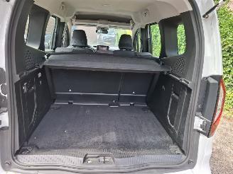 Renault Kangoo 1300 tce Luxe  5persoons 27000km rijdend incl btw NL kenteken picture 20