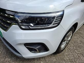 Renault Kangoo 1300 tce Luxe  5persoons 27000km rijdend incl btw NL kenteken picture 4