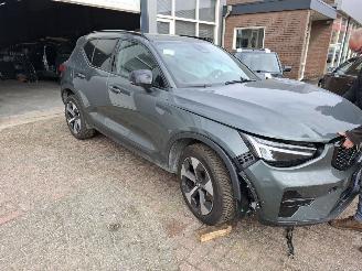 krockskadad bil auto Volvo XC40 CX 40 2.0 2025 BENZINE MILD HYBRIDE B3 163  LEER PANO FULL 2025/6