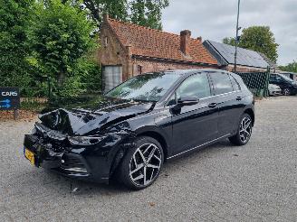 damaged passenger cars Volkswagen Golf eHybrid Pano Navi Led 2025/2