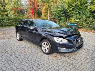 Vaurioauto  passenger cars Volvo V-60 D2 2.0 88KW Airco Navi 2017/2