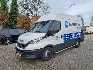 uszkodzony samochody osobowe Iveco Daily 35-140 Hi-Matic Airco Navi 2022/2