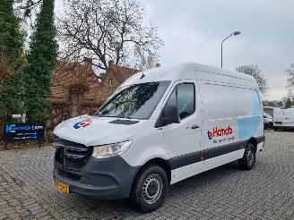 uszkodzony samochody osobowe Mercedes Sprinter 317 CDI Aut L2 H2 Mbux Airco 2023/5